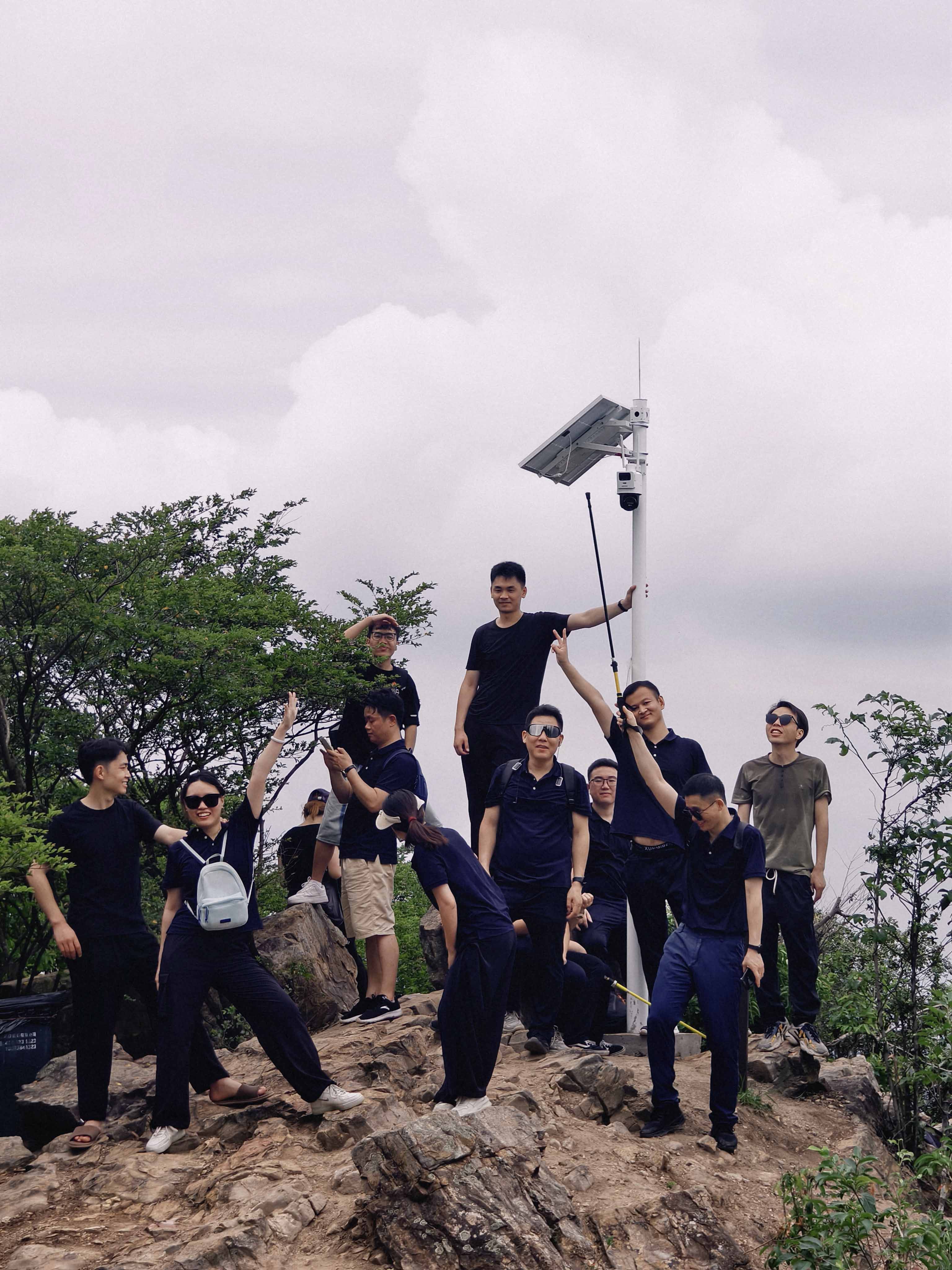 久信達科技公司員工齊聚光明區(qū)蠄蜍石，開啟活力爬山之旅暨團建活動(圖4)